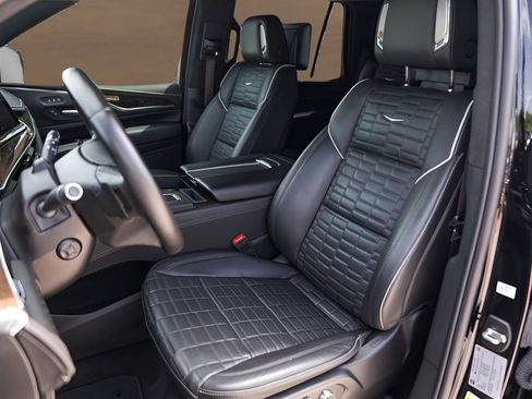 Certified 2024 Cadillac Escalade Sport Platinum w/ LPO, ONYX Package AWD/4WD image 7