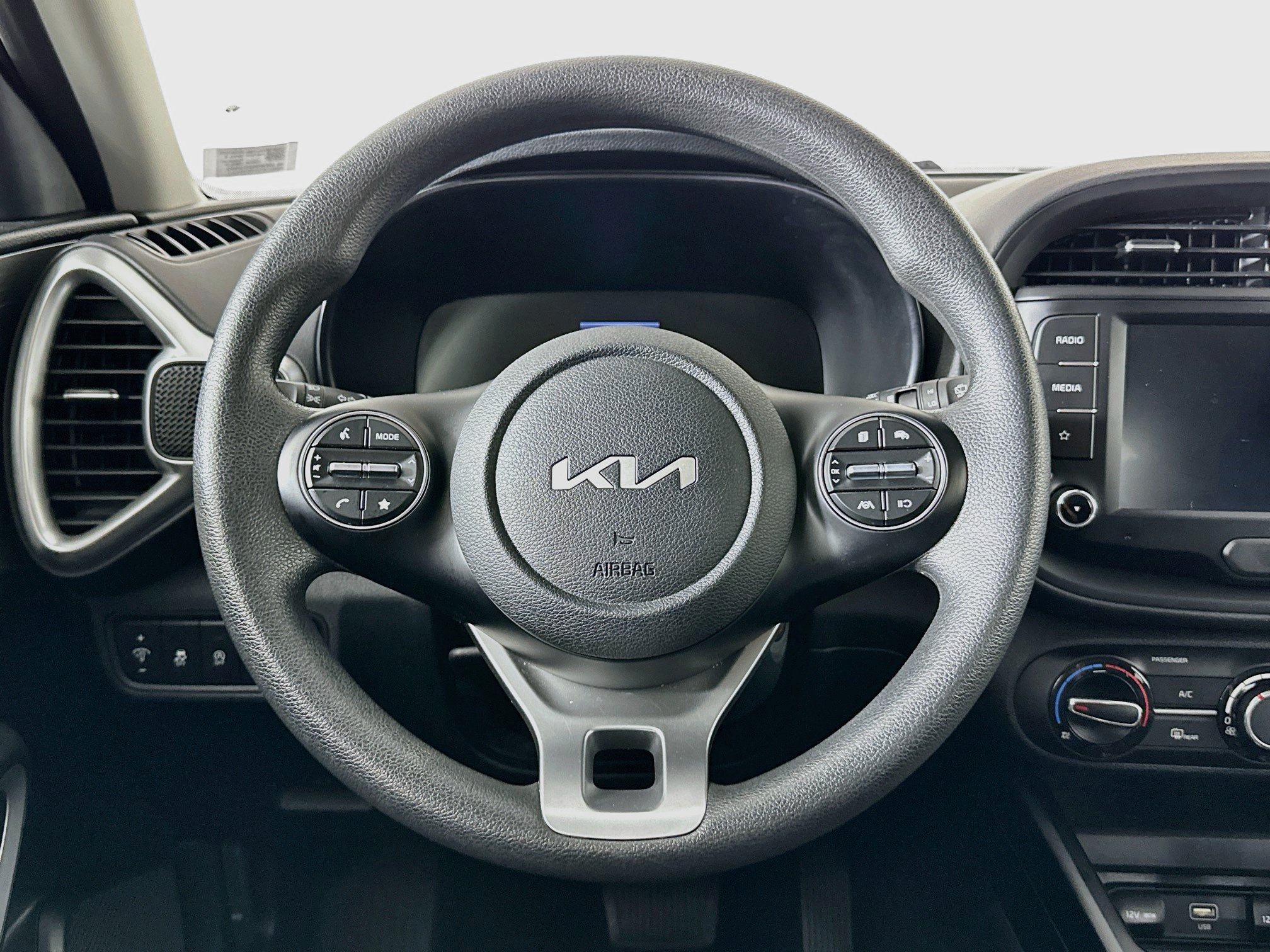 Used 2025 Kia Soul LX w/ LX Technology Package FWD image 18