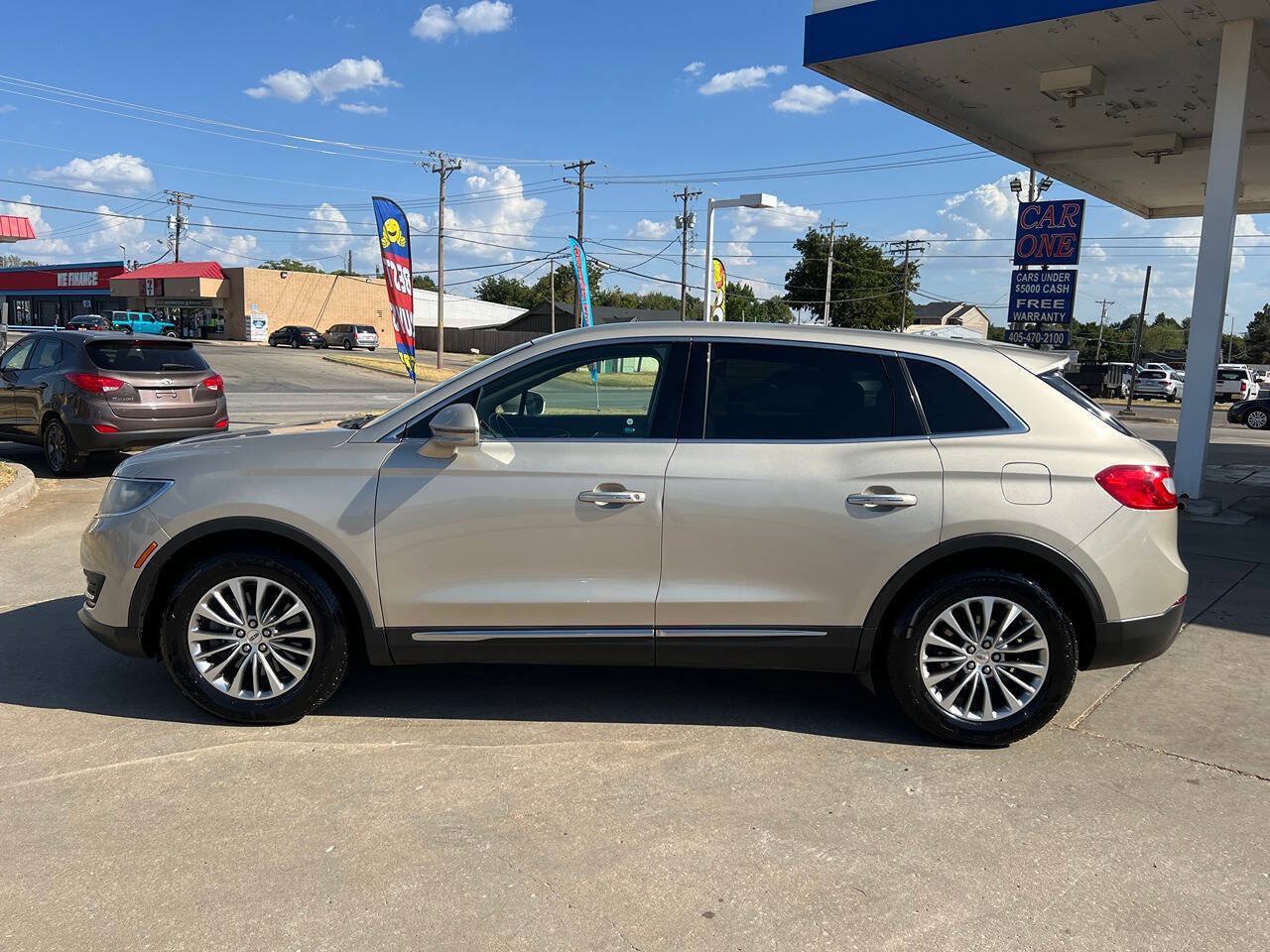 Used 2017 Lincoln MKX Select w/ Select Plus Package FWD image 4