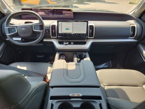 New 2026 Ford Expedition Active image 11