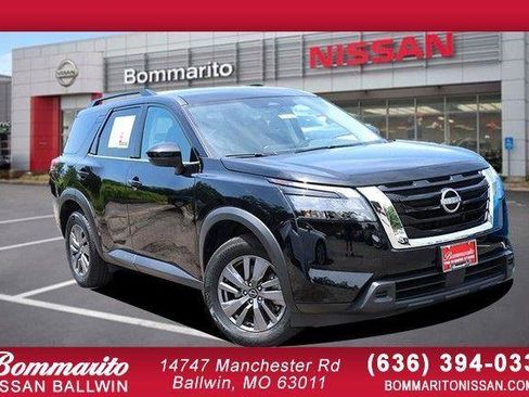 Used 2025 Nissan Pathfinder SV AWD/4WD image 1