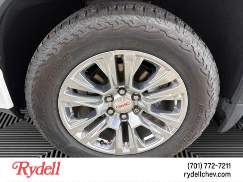 Used 2021 GMC Sierra 1500 Denali w/ Driver Alert Package II AWD/4WD image 9