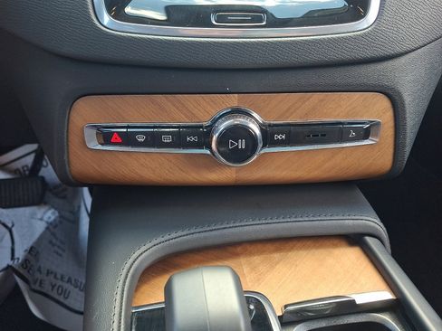 Used 2024 Volvo XC90 B5 Plus AWD/4WD image 16