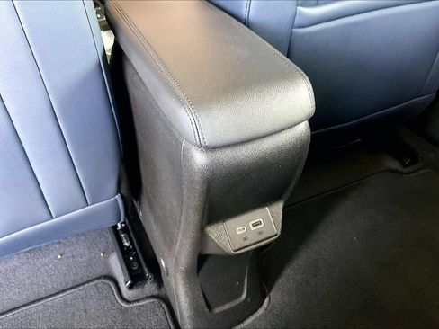 Used 2022 Chevrolet Bolt EUV Premier w/ Sun & Sound Package FWD image 10