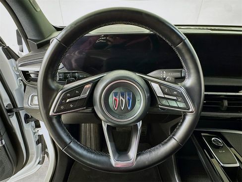 Certified 2025 Buick Enclave Preferred image 9