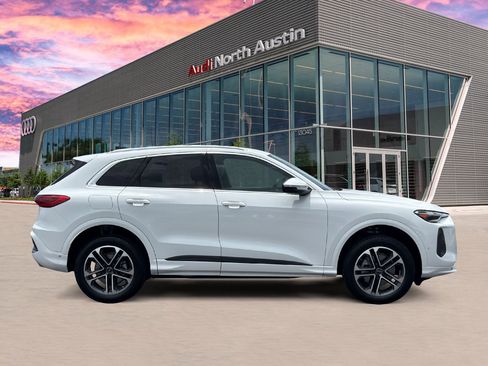 Certified 2025 Audi Q5 Premium w/ Convenience Package AWD/4WD image 6