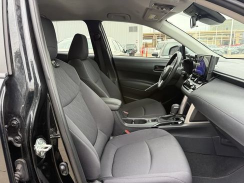 Used 2023 Toyota Corolla Cross LE FWD image 31