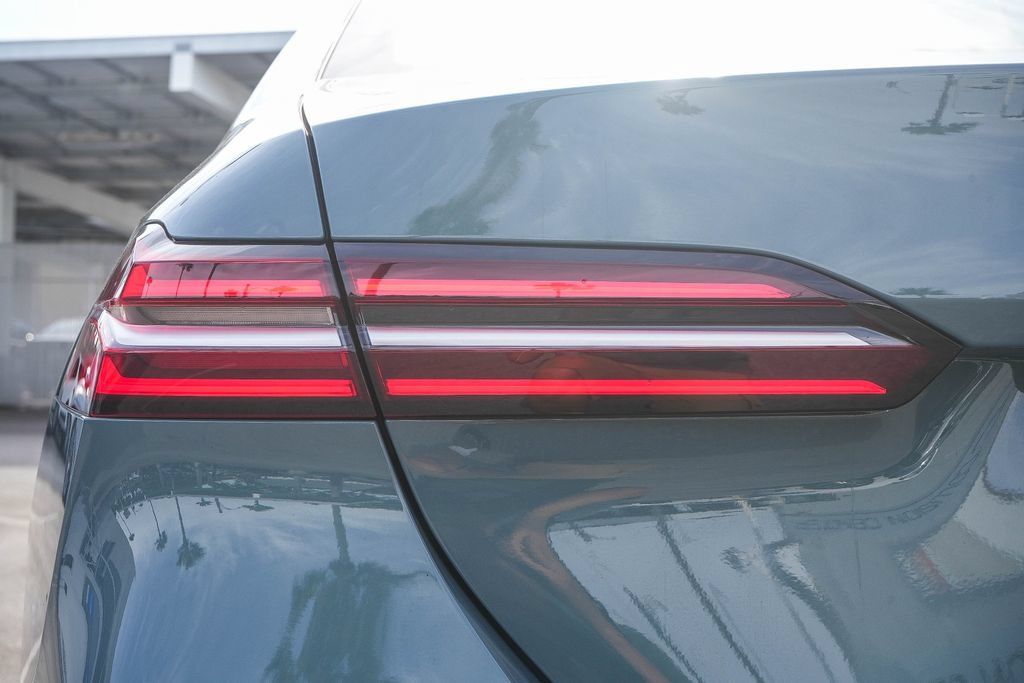 Used 2026 BMW 530i RWD image 7