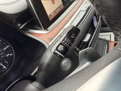 Used 2020 Kia K900 Luxury image 17