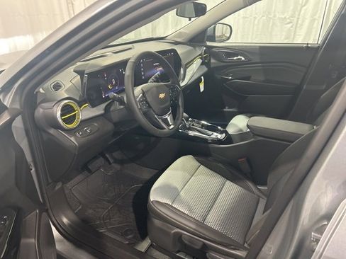 New 2025 Chevrolet Trax LT w/ Driver Confidence Package image 7