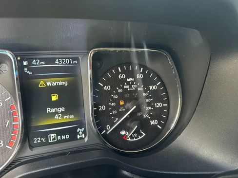 Used 2017 Nissan Titan Platinum Reserve image 19