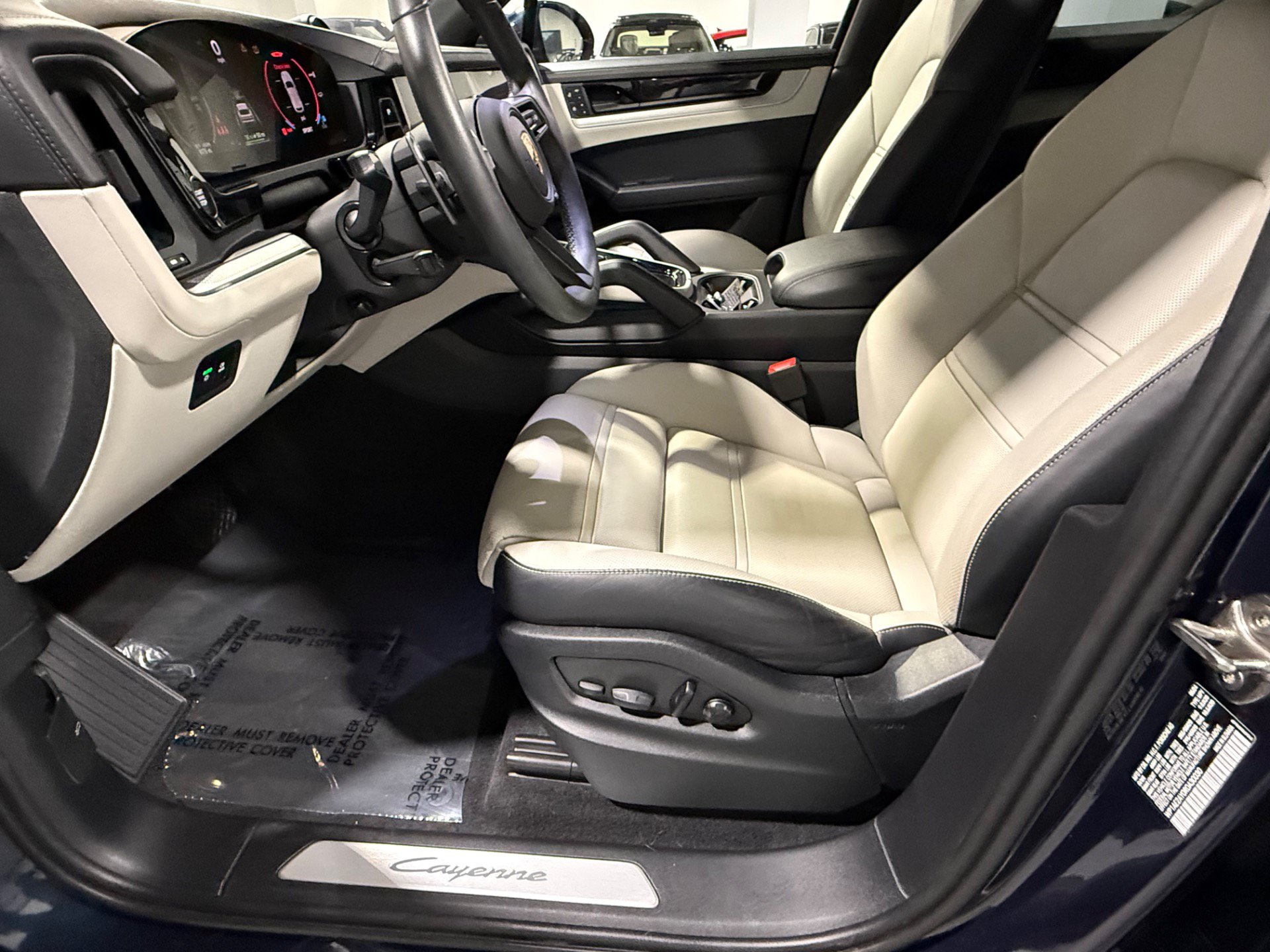 Used 2024 Porsche Cayenne AWD/4WD image 22