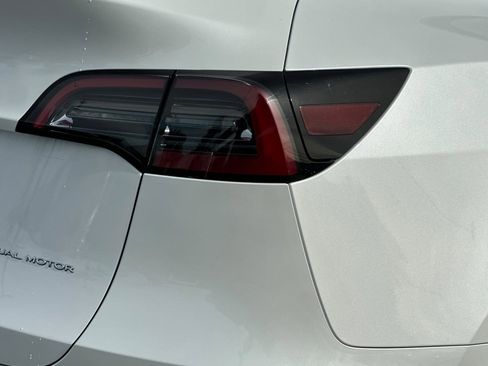 Used 2021 Tesla Model Y Long Range image 36