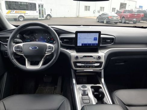 Used 2023 Ford Explorer XLT w/ Equipment Group 202A AWD/4WD image 35