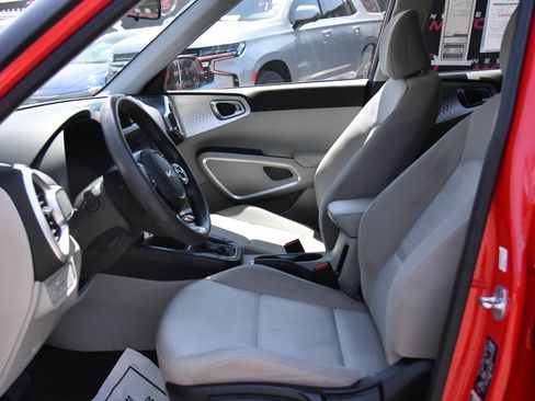 Used 2022 Kia Soul LX w/ Technology Package FWD image 14