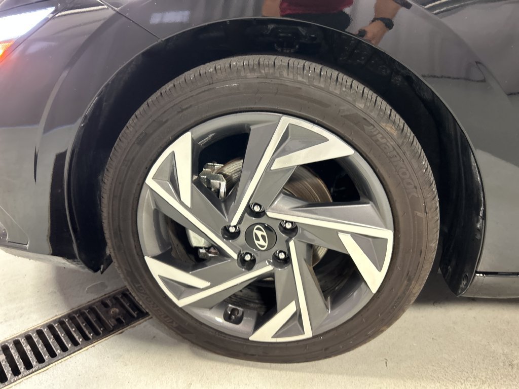Used 2026 Hyundai Elantra Limited FWD image 9