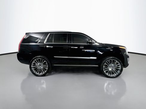 Used 2019 Cadillac Escalade Platinum RWD image 3