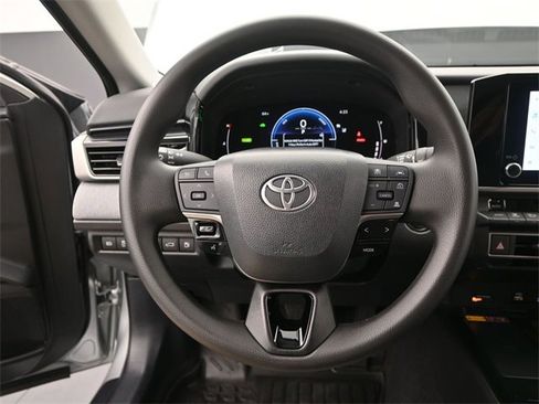 Used 2025 Toyota Camry LE image 7