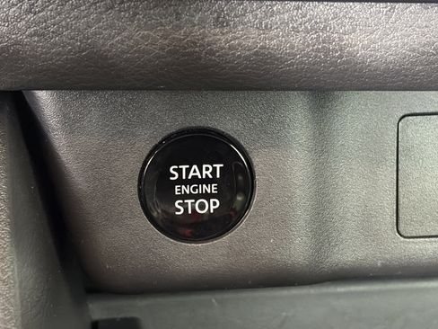 Used 2025 Nissan Rogue SV image 26