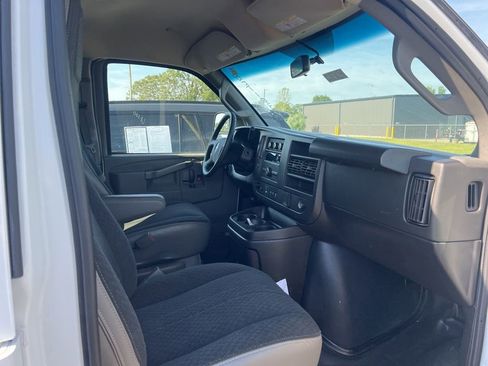 Used 2024 GMC Savana 2500 w/ Driver Convenience Package RWD image 6