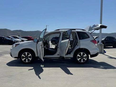 Used 2017 Subaru Forester 2.5i Limited w/ Popular Package #2 AWD/4WD image 28