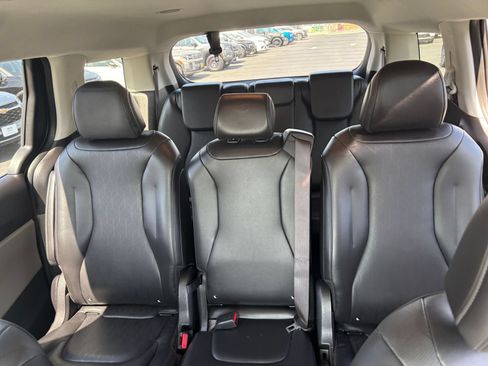 Used 2026 Kia Carnival FWD image 40
