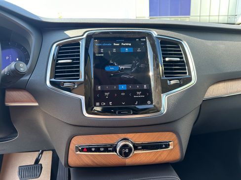 Used 2025 Volvo XC90 B6 Plus w/ Protection Package Premier image 11
