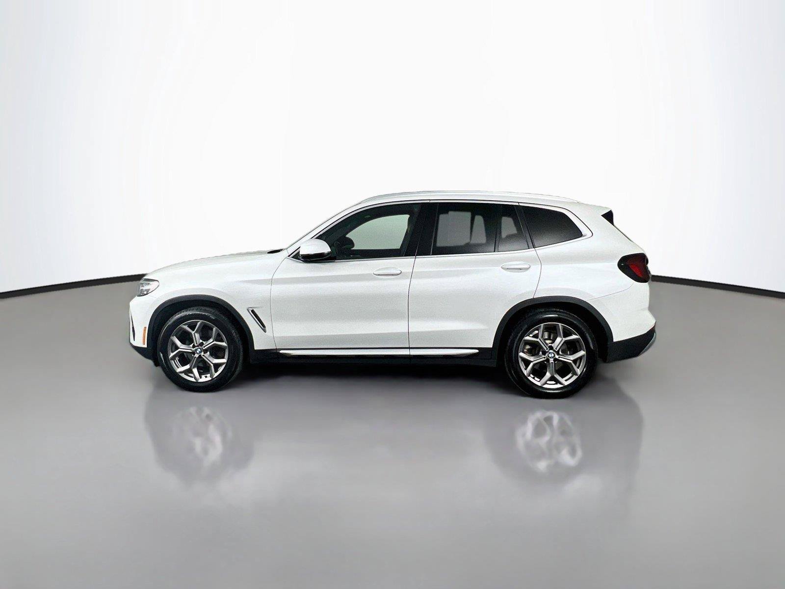 Used 2022 BMW X3 xDrive30i w/ Convenience Package AWD/4WD image 3