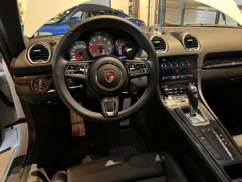 Used 2025 Porsche 718 Cayman w/ Sport Chrono Package image 17