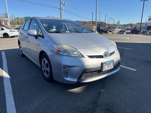 Used 2014 Toyota Prius Three image 2