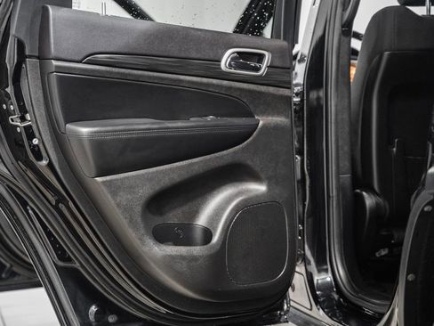 Used 2019 Jeep Grand Cherokee Laredo w/ Security & Convenience Group image 39