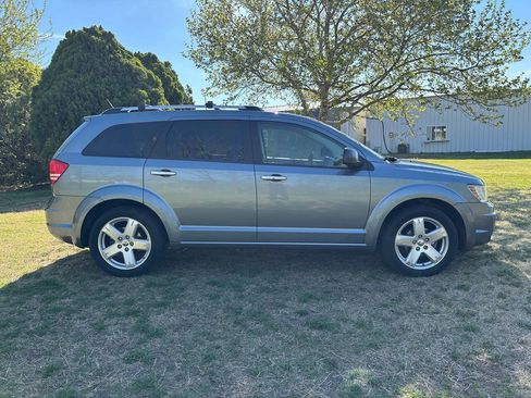 Used 2009 Dodge Journey R/T w/ Flexible Seating Group image 3