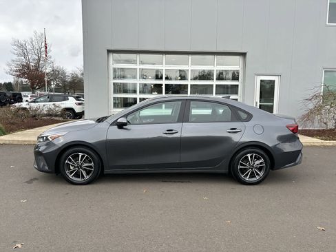 Used 2023 Kia Forte LXS image 2