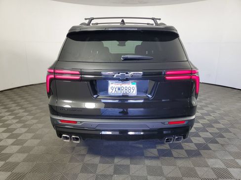 Used 2026 Chevrolet Traverse LT w/ Midnight/Sport Edition FWD image 5
