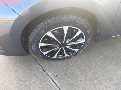 Used 2017 Toyota Corolla L image 9