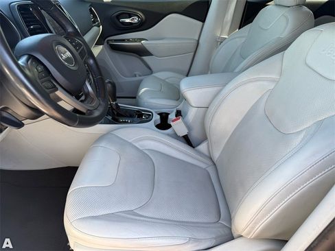 Used 2019 Jeep Cherokee Limited w/ Luxury Group image 12