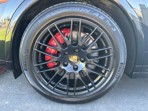 Used 2016 Porsche Cayenne GTS AWD/4WD image 21