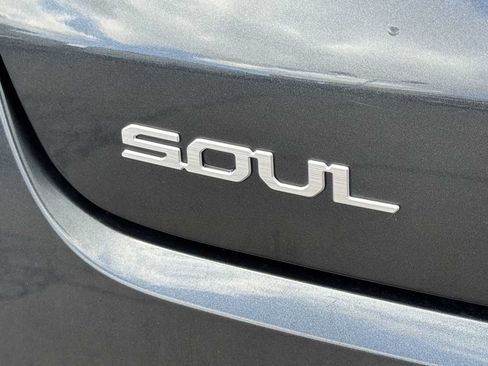 Used 2025 Kia Soul LX w/ LX Technology Package FWD image 12
