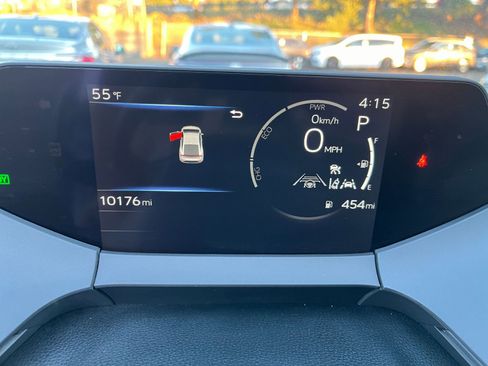 Used 2025 Toyota Prius LE image 40