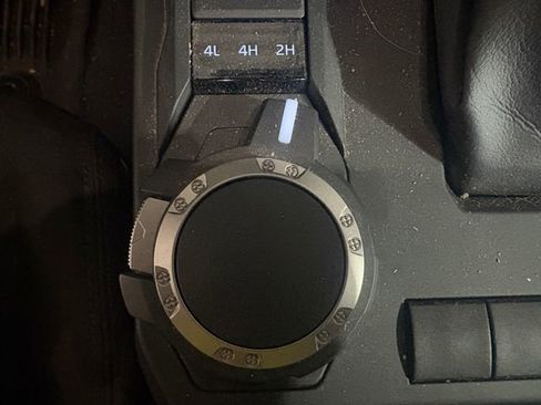 Used 2025 Toyota Tacoma SR image 14