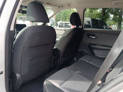 Used 2022 Nissan Rogue SV FWD image 12