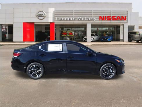 New 2025 Nissan Sentra SV image 2