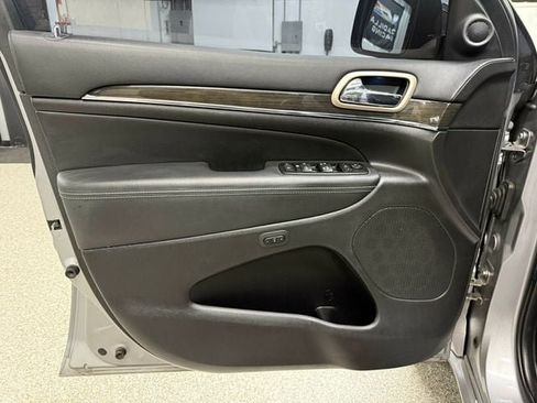 Used 2015 Jeep Grand Cherokee Overland AWD/4WD image 19