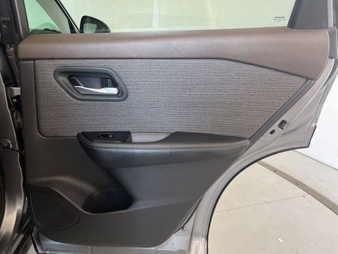 Used 2022 Nissan Rogue SV FWD image 28