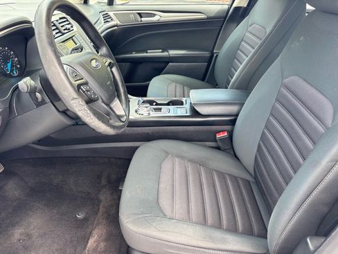 Used 2018 Ford Fusion SE FWD image 9