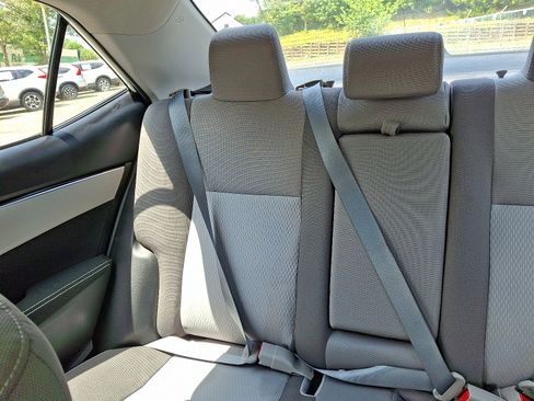Used 2019 Toyota Corolla LE image 18