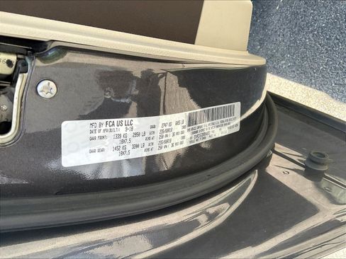 Used 2019 Chrysler Pacifica Touring-L Plus FWD image 19