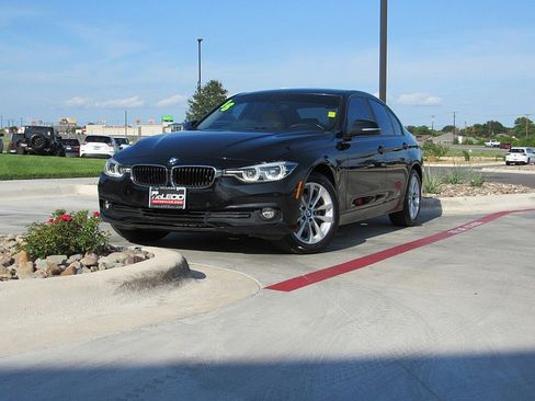 Used 2018 BMW 320i xDrive Sedan image 32