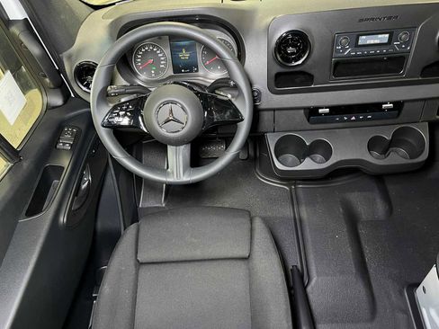 Used 2025 Mercedes-Benz Sprinter 2500 image 34