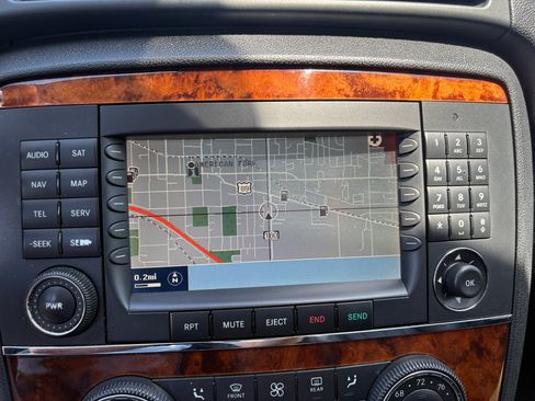 Used 2006 Mercedes-Benz R 500 4MATIC image 19